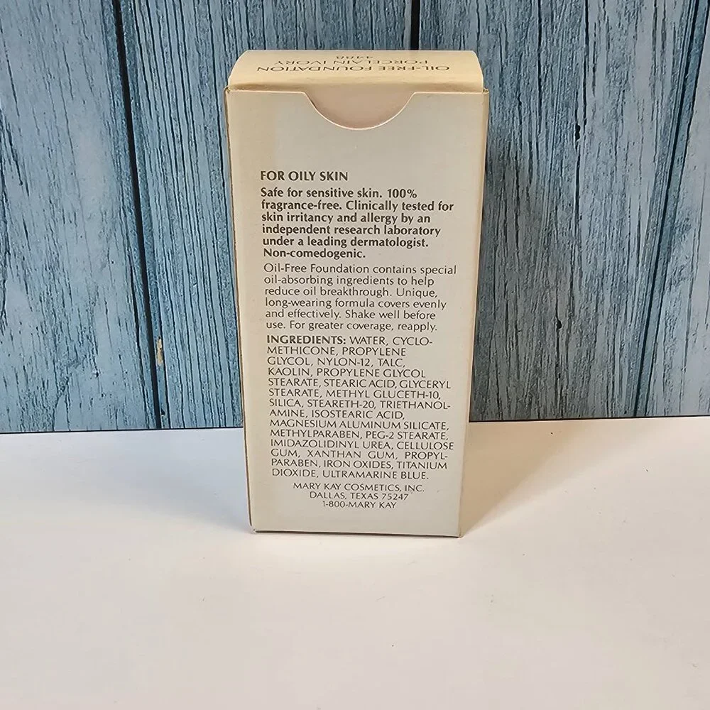 Mary Kay - Oil-Free Foundation Porcelain Ivory  #4488 - NIB‎ Old Stock